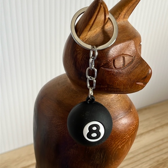 8 Ball Silver Keychain - Picture 1 of 3